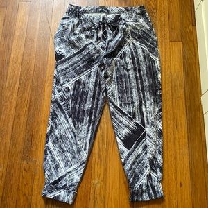 Lululemon joggers size 8